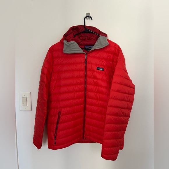 Patagonia Men's XL Red Puffer Jacket with Hood - Picture 7 of 9